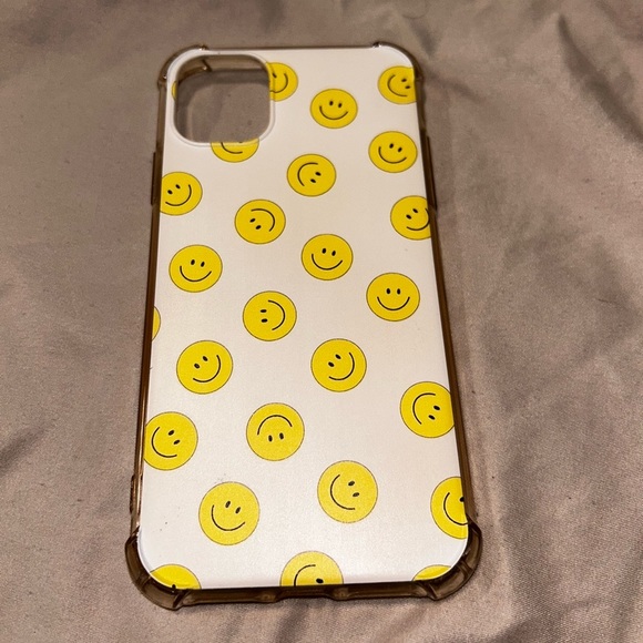 Other - IPHONE 11 Smile Case